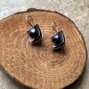 Silpada Iridescent Pearl fishhook earrings